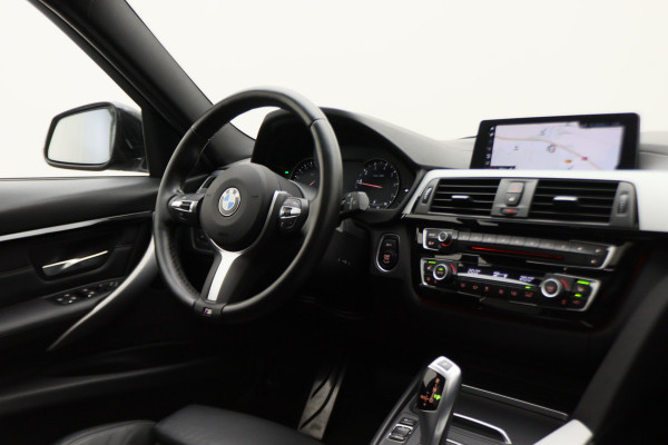 BMW 3 Serie Touring 318i M Sport Edition Leer, Panoramadak, Camera, Navigatie, Bluetooth, Verwarmde Stoelen, 18''