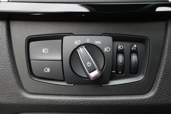 BMW 3 Serie Touring 318i M Sport Edition Leer, Panoramadak, Camera, Navigatie, Bluetooth, Verwarmde Stoelen, 18''