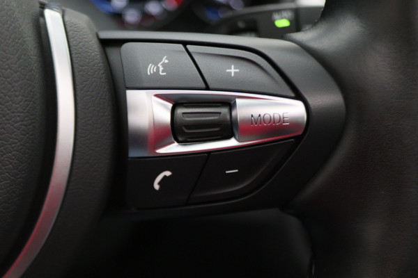 BMW 3 Serie Touring 318i M Sport Edition Leer, Panoramadak, Camera, Navigatie, Bluetooth, Verwarmde Stoelen, 18''