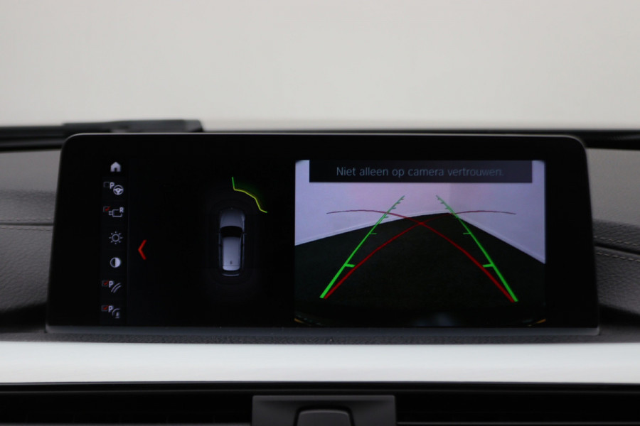 BMW 3 Serie Touring 318i M Sport Edition Leer, Panoramadak, Camera, Navigatie, Bluetooth, Verwarmde Stoelen, 18''