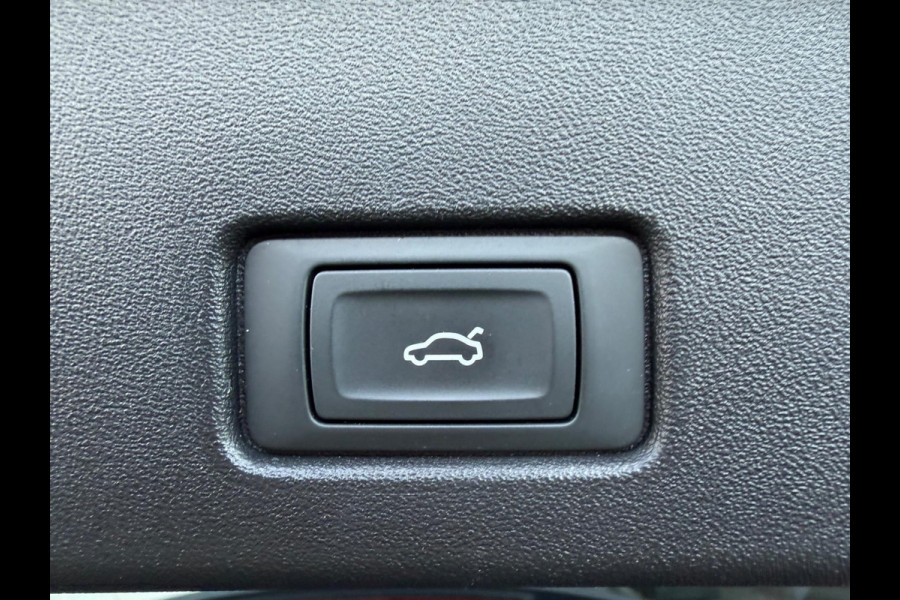 Audi Q4 e-tron 40 S edition 77 kWh, 2 X S-LINE, soh 97%, electr trekhaak, achteruitrijcamera, , 1 e eigenaar, NL auto met nap