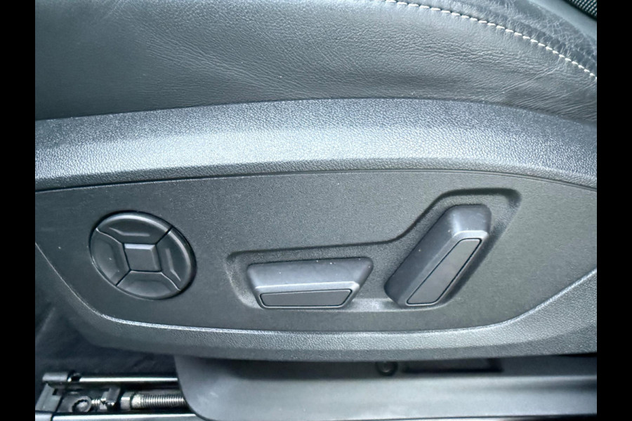 Audi Q4 e-tron 40 S edition 77 kWh, 2 X S-LINE, soh 97%, electr trekhaak, achteruitrijcamera, , 1 e eigenaar, NL auto met nap