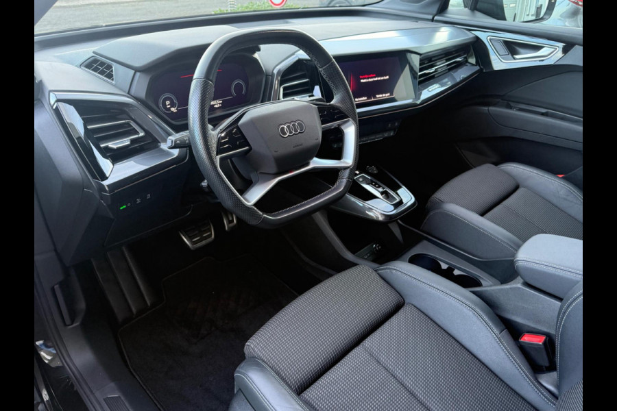 Audi Q4 e-tron 40 S edition 77 kWh, 2 X S-LINE, soh 97%, electr trekhaak, achteruitrijcamera, , 1 e eigenaar, NL auto met nap