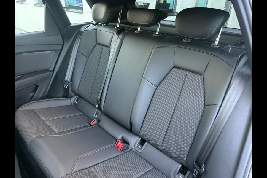 Audi Q4 e-tron 40 S edition 77 kWh, 2 X S-LINE, soh 97%, electr trekhaak, achteruitrijcamera, , 1 e eigenaar, NL auto met nap