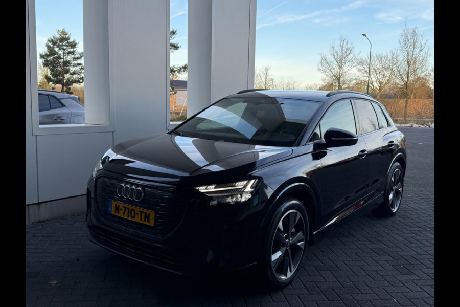 Audi Q4 e-tron 40 S edition 77 kWh, 2 X S-LINE, soh 97%, electr trekhaak, achteruitrijcamera, , 1 e eigenaar, NL auto met nap