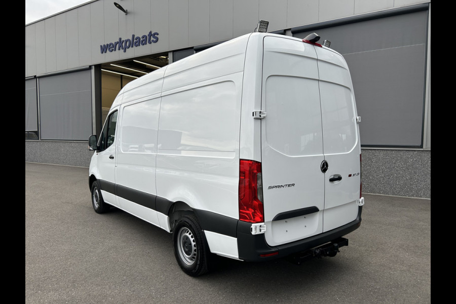 Mercedes-Benz Sprinter 317 CDI L2 H2 2800KG Trekhaak / MBUX / Camera / Navigatie / Stand kachel / Airco / 270 Graden achterdeuren