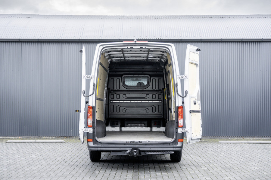 Volkswagen Crafter 2.0 TDI L3H2 | 140PK | Camera | Carplay | Mirrorlink | Cruise | Airco | 3-Zits