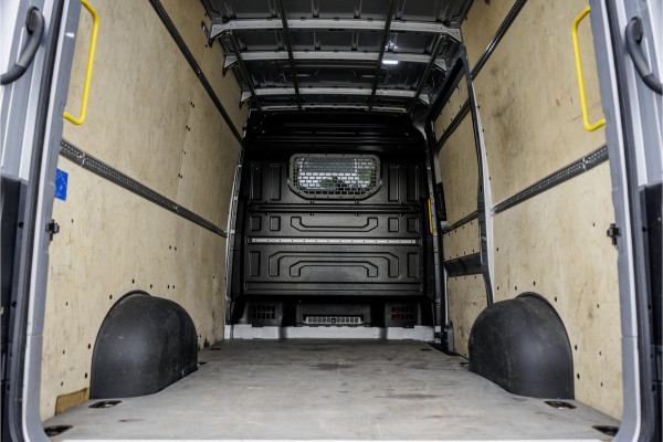 Volkswagen Crafter 2.0 TDI L3H2 | 140PK | Camera | Carplay | Mirrorlink | Cruise | Airco | 3-Zits