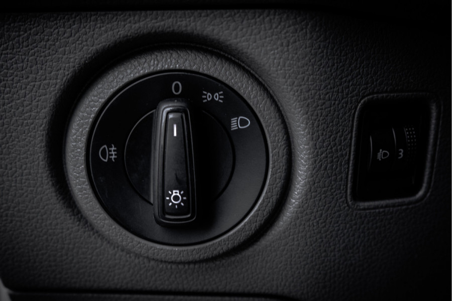 Volkswagen Crafter 2.0 TDI L3H2 | 140PK | Camera | Carplay | Mirrorlink | Cruise | Airco | 3-Zits