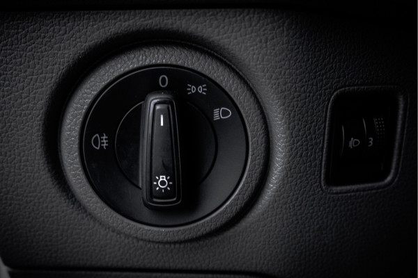 Volkswagen Crafter 2.0 TDI L3H2 | 140PK | Camera | Carplay | Mirrorlink | Cruise | Airco | 3-Zits