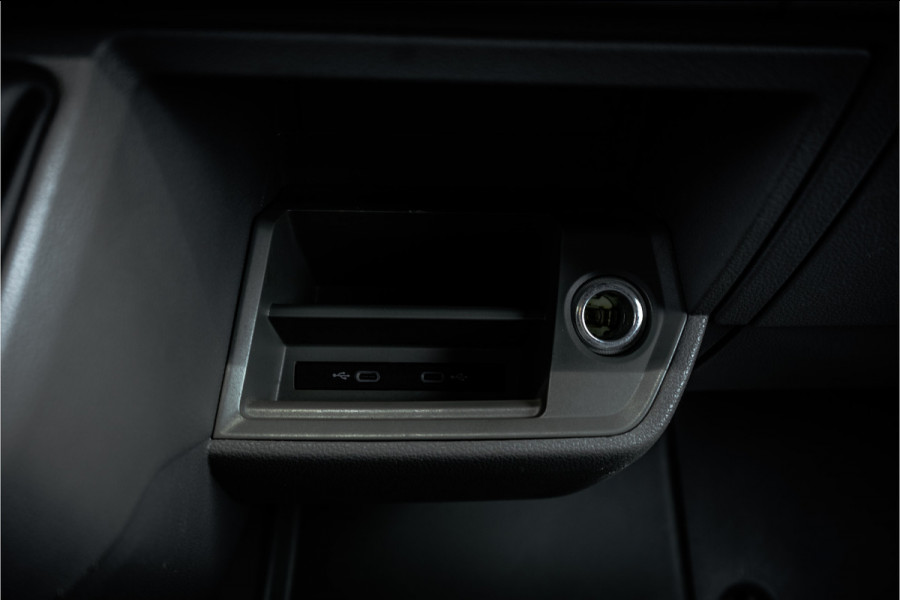 Volkswagen Crafter 2.0 TDI L3H2 | 140PK | Camera | Carplay | Mirrorlink | Cruise | Airco | 3-Zits