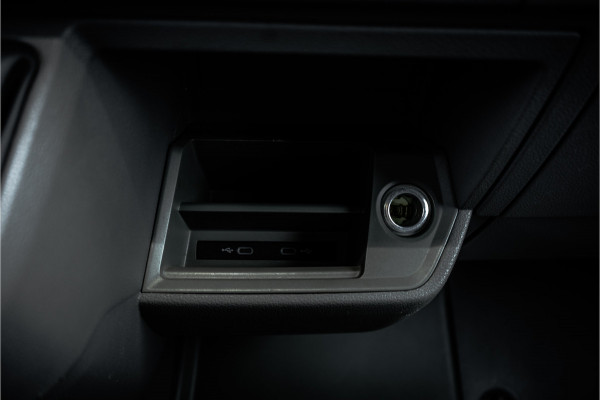 Volkswagen Crafter 2.0 TDI L3H2 | 140PK | Camera | Carplay | Mirrorlink | Cruise | Airco | 3-Zits