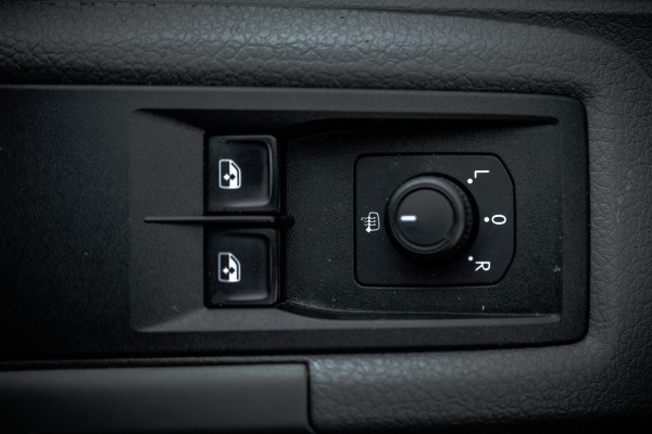Volkswagen Crafter 2.0 TDI L3H2 | 140PK | Camera | Carplay | Mirrorlink | Cruise | Airco | 3-Zits