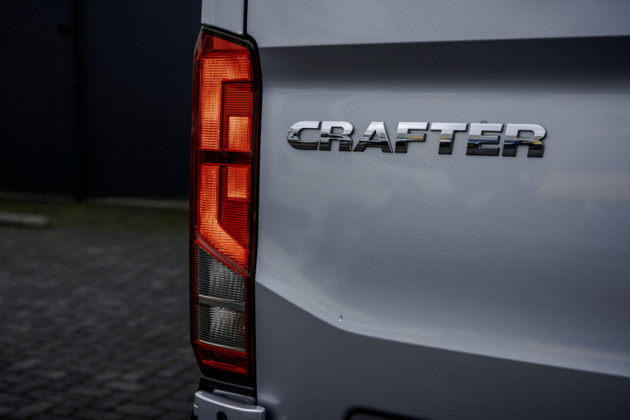 Volkswagen Crafter 2.0 TDI L3H2 | 140PK | Camera | Carplay | Mirrorlink | Cruise | Airco | 3-Zits