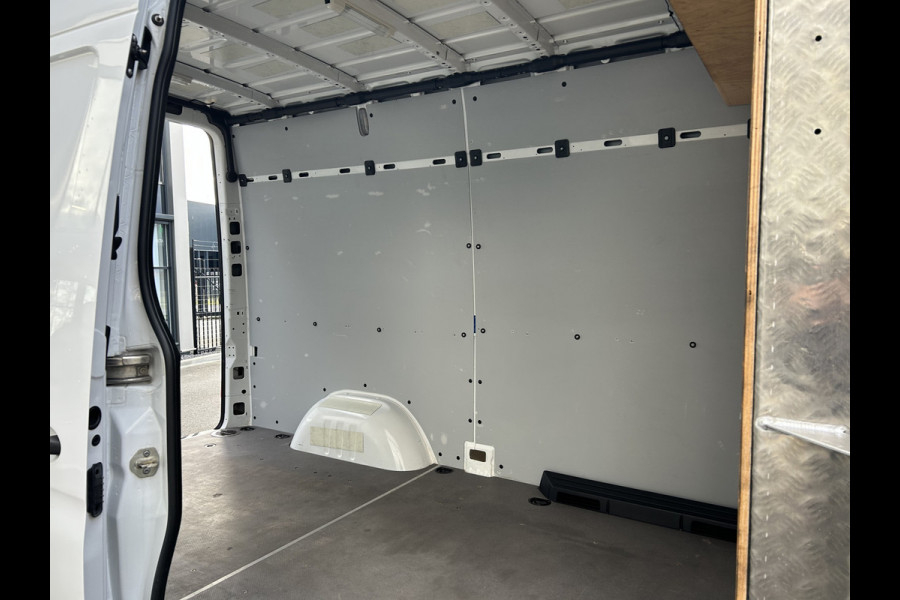 Mercedes-Benz Sprinter 317 CDI L2 H2 2800KG Trekhaak / MBUX / Camera / Navigatie / Stand kachel / Airco / 270 Graden achterdeuren