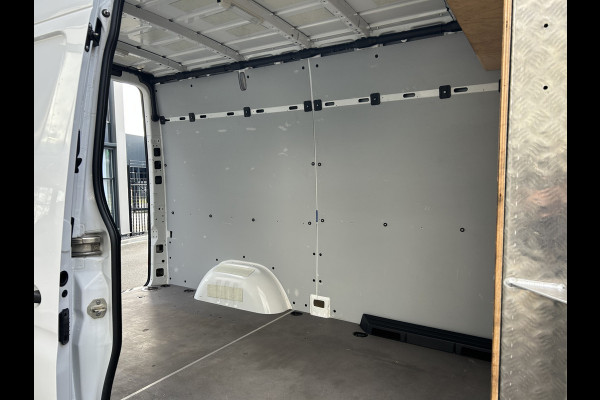 Mercedes-Benz Sprinter 317 CDI L2 H2 2800KG Trekhaak / MBUX / Camera / Navigatie / Stand kachel / Airco / 270 Graden achterdeuren