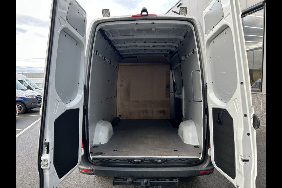 Mercedes-Benz Sprinter 317 CDI L2 H2 2800KG Trekhaak / MBUX / Camera / Navigatie / Stand kachel / Airco / 270 Graden achterdeuren