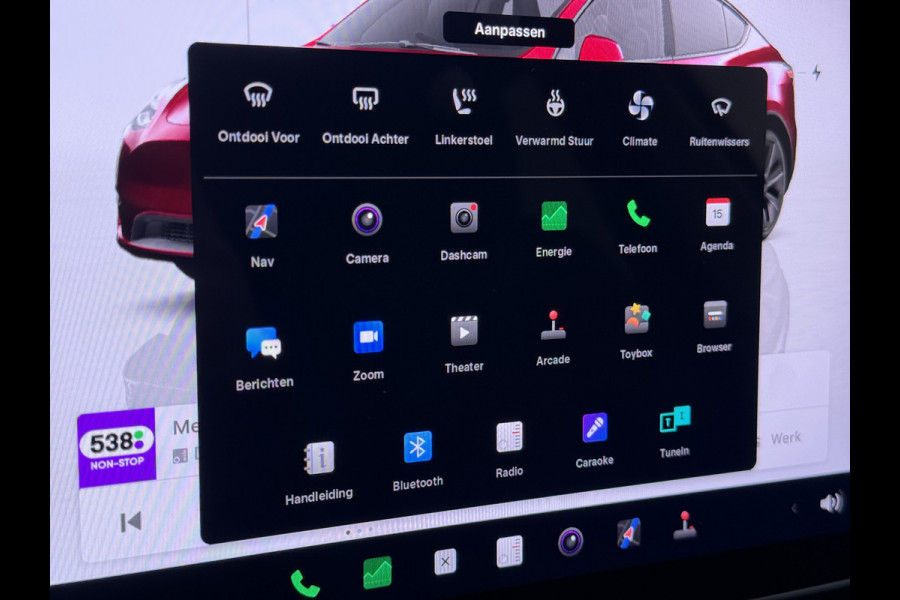 Tesla Model Y Long Range AWD 75kWh SOH 95% Warmtepomp Matrix-Led Leder Navi Ecc Premium Audio Stoel+Stuurverwarming Autopilot Adaptieve Cruise Memory Intel Atom® Processor Achterbank verwarmd 4WD Elek.Stoelen+Achterklep Zeer complete Model Y in de speciale kleur Midnight Cherry Red.