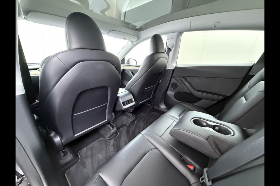 Tesla Model Y Long Range AWD 75kWh SOH 95% Warmtepomp Matrix-Led Leder Navi Ecc Premium Audio Stoel+Stuurverwarming Autopilot Adaptieve Cruise Memory Intel Atom® Processor Achterbank verwarmd 4WD Elek.Stoelen+Achterklep Zeer complete Model Y in de speciale kleur Midnight Cherry Red.