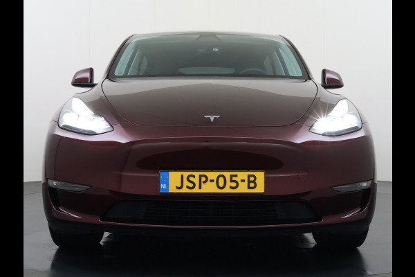 Tesla Model Y Long Range AWD 75kWh SOH 95% Warmtepomp Matrix-Led Leder Navi Ecc Premium Audio Stoel+Stuurverwarming Autopilot Adaptieve Cruise Memory Intel Atom® Processor Achterbank verwarmd 4WD Elek.Stoelen+Achterklep Zeer complete Model Y in de speciale kleur Midnight Cherry Red.