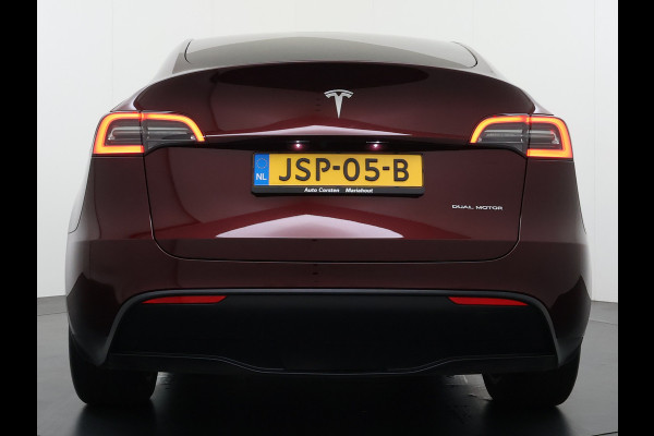 Tesla Model Y Long Range AWD 75kWh SOH 95% Warmtepomp Matrix-Led Leder Navi Ecc Premium Audio Stoel+Stuurverwarming Autopilot Adaptieve Cruise Memory Intel Atom® Processor Achterbank verwarmd 4WD Elek.Stoelen+Achterklep Zeer complete Model Y in de speciale kleur Midnight Cherry Red.