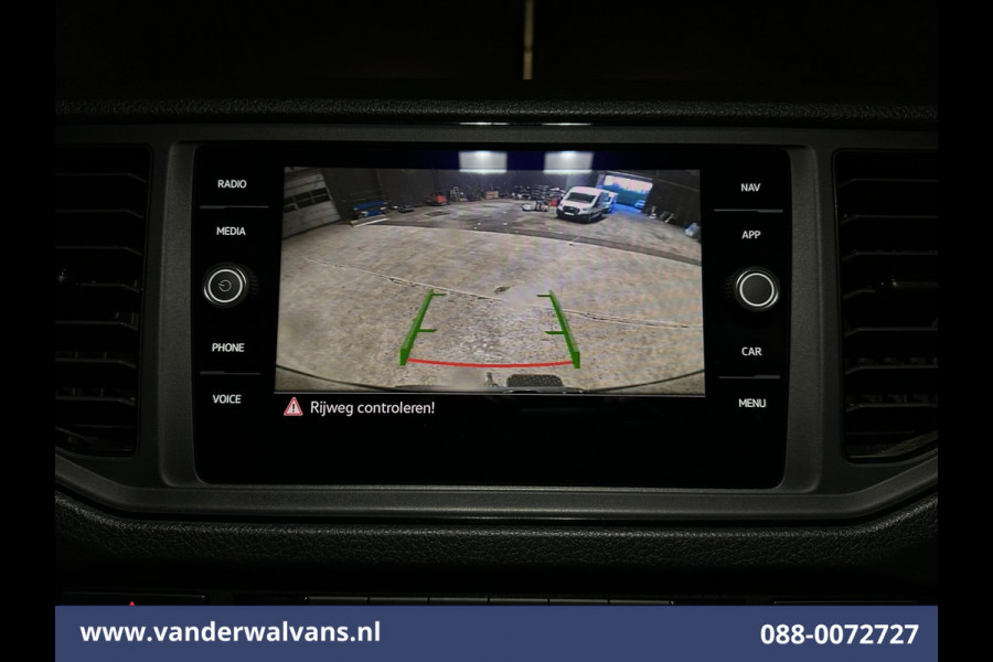 Volkswagen Crafter 2.0 TDI 140pk L3H2 L2H1 Euro6 Airco | Camera | Navigatie | Apple Carplay | Trekhaak Android Auto, Bijrijdersbank
