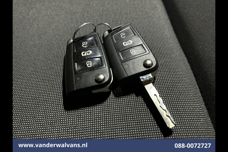 Volkswagen Crafter 2.0 TDI 140pk L3H2 L2H1 Euro6 Airco | Camera | Navigatie | Apple Carplay | Trekhaak Android Auto, Bijrijdersbank