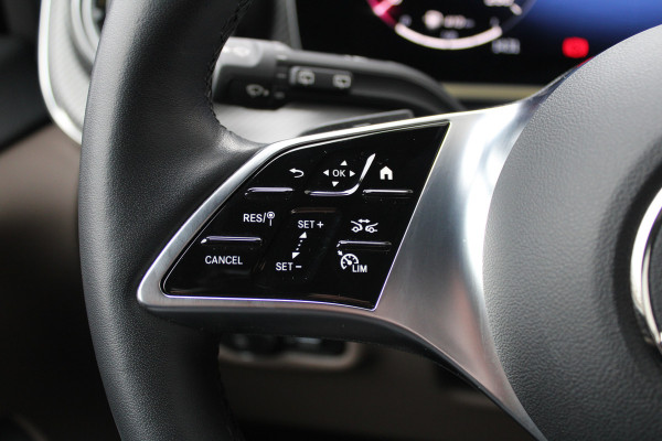 Mercedes-Benz V-Klasse 300d / AMG / Exclusive / DC / 4-matic / Luchtvering / Pano / 360 Cam / Burmester / Vol Opties / NIEUWSTAAT.