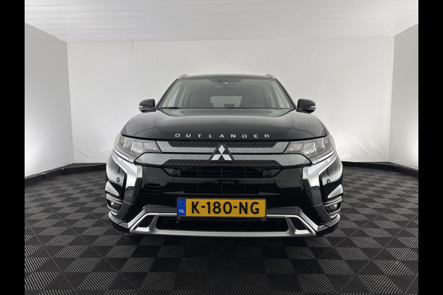Mitsubishi Outlander 2.4 PHEV Intense (INCL.BTW) *LEATHER-MICROFIBRE | LED-LIGHTS | KEYLESS | CAMERA | HEATED-COMFORTSEATS | ECC | SHIFT-PADDLES | PDC | CRUISE | PRIVACY-GLASS | DAB | TOWBAR | 18''ALU *