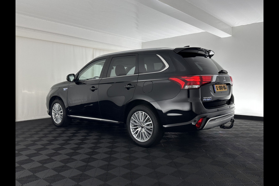 Mitsubishi Outlander 2.4 PHEV Intense (INCL.BTW) *LEATHER-MICROFIBRE | LED-LIGHTS | KEYLESS | CAMERA | HEATED-COMFORTSEATS | ECC | SHIFT-PADDLES | PDC | CRUISE | PRIVACY-GLASS | DAB | TOWBAR | 18''ALU *