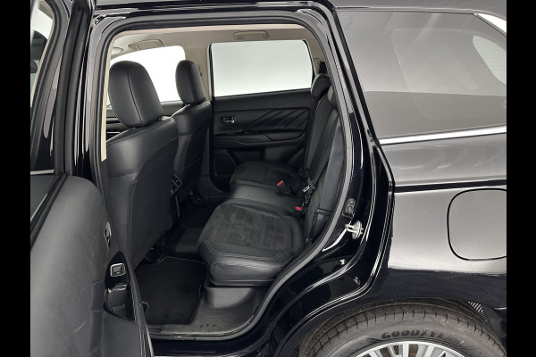 Mitsubishi Outlander 2.4 PHEV Intense (INCL.BTW) *LEATHER-MICROFIBRE | LED-LIGHTS | KEYLESS | CAMERA | HEATED-COMFORTSEATS | ECC | SHIFT-PADDLES | PDC | CRUISE | PRIVACY-GLASS | DAB | TOWBAR | 18''ALU *