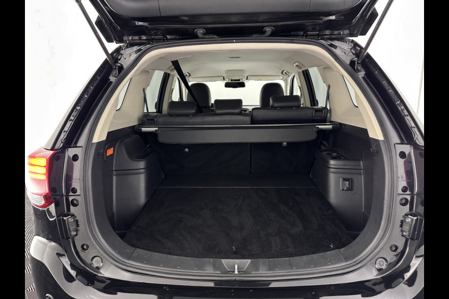 Mitsubishi Outlander 2.4 PHEV Intense (INCL.BTW) *LEATHER-MICROFIBRE | LED-LIGHTS | KEYLESS | CAMERA | HEATED-COMFORTSEATS | ECC | SHIFT-PADDLES | PDC | CRUISE | PRIVACY-GLASS | DAB | TOWBAR | 18''ALU *