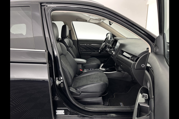 Mitsubishi Outlander 2.4 PHEV Intense (INCL.BTW) *LEATHER-MICROFIBRE | LED-LIGHTS | KEYLESS | CAMERA | HEATED-COMFORTSEATS | ECC | SHIFT-PADDLES | PDC | CRUISE | PRIVACY-GLASS | DAB | TOWBAR | 18''ALU *