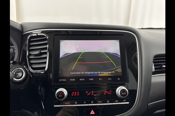 Mitsubishi Outlander 2.4 PHEV Intense (INCL.BTW) *LEATHER-MICROFIBRE | LED-LIGHTS | KEYLESS | CAMERA | HEATED-COMFORTSEATS | ECC | SHIFT-PADDLES | PDC | CRUISE | PRIVACY-GLASS | DAB | TOWBAR | 18''ALU *