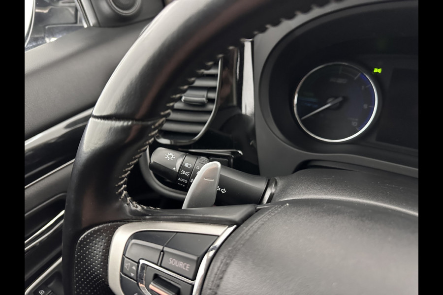 Mitsubishi Outlander 2.4 PHEV Intense (INCL.BTW) *LEATHER-MICROFIBRE | LED-LIGHTS | KEYLESS | CAMERA | HEATED-COMFORTSEATS | ECC | SHIFT-PADDLES | PDC | CRUISE | PRIVACY-GLASS | DAB | TOWBAR | 18''ALU *