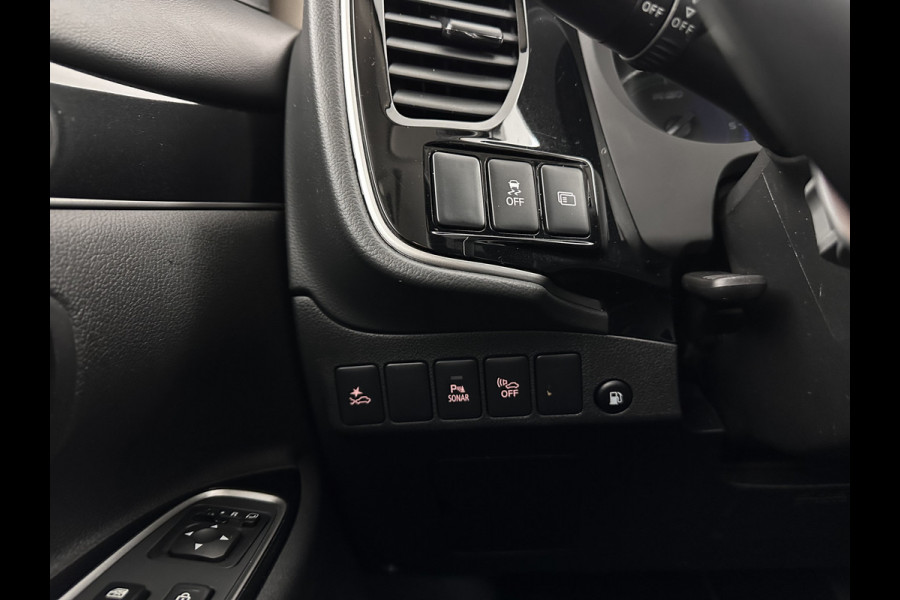 Mitsubishi Outlander 2.4 PHEV Intense (INCL.BTW) *LEATHER-MICROFIBRE | LED-LIGHTS | KEYLESS | CAMERA | HEATED-COMFORTSEATS | ECC | SHIFT-PADDLES | PDC | CRUISE | PRIVACY-GLASS | DAB | TOWBAR | 18''ALU *