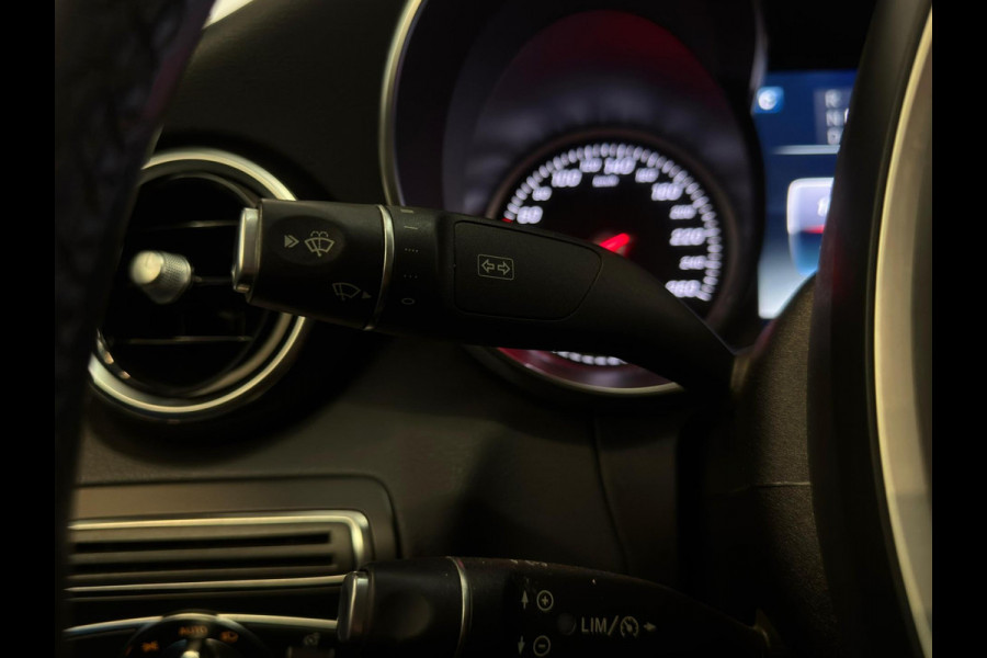 Mercedes-Benz C-Klasse 180 / Sfeerverlichting / Stoelverwarming