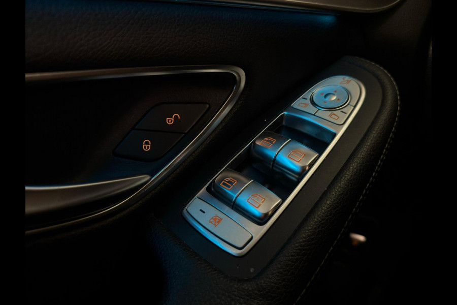 Mercedes-Benz C-Klasse 180 / Sfeerverlichting / Stoelverwarming