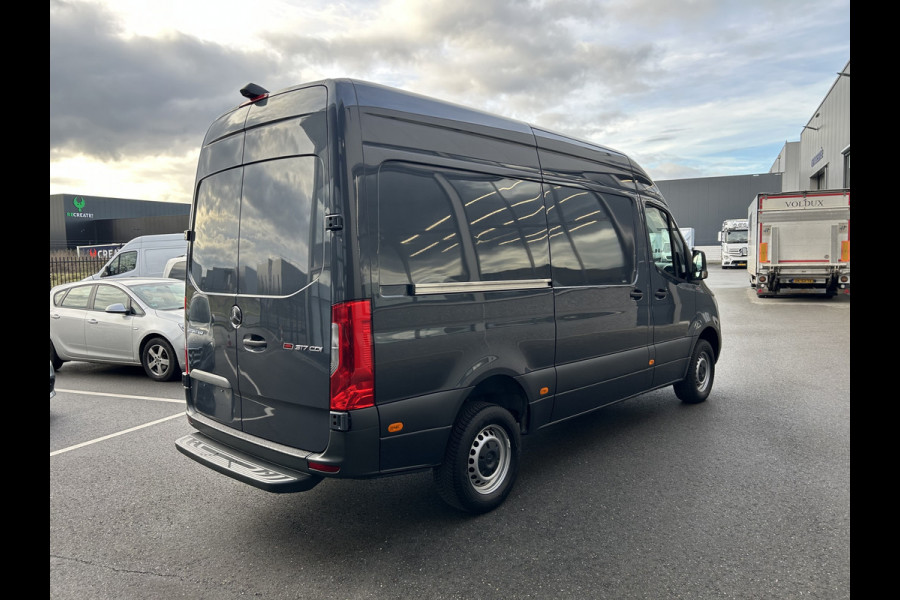 Mercedes-Benz Sprinter 317 CDI L2 H2 MBUX / Camera / Carplay navigatie / Airco