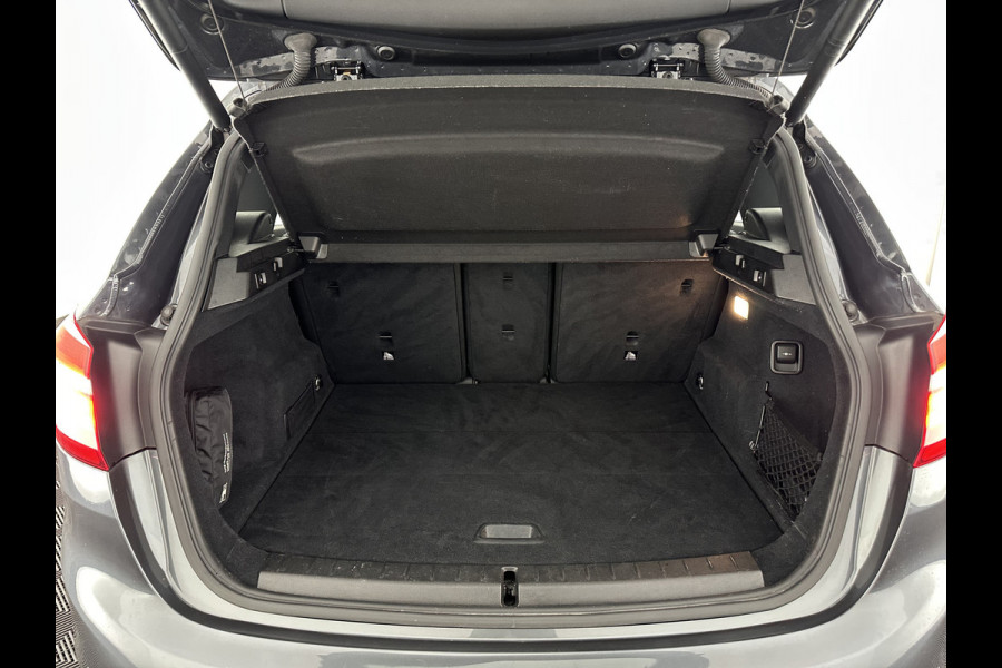 BMW 2 Serie Active Tourer 216d Corporate Lease High Executive Aut. *HEAD-UP | LEATHER | FULL-LED | HEATED-COMFORTSEATS | NAVI-FULLMAP | ECC | PDC | CRUISE | 18''ALU*