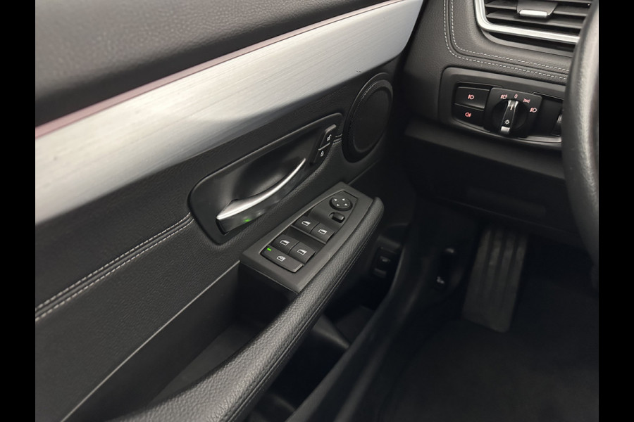 BMW 2 Serie Active Tourer 216d Corporate Lease High Executive Aut. *HEAD-UP | LEATHER | FULL-LED | HEATED-COMFORTSEATS | NAVI-FULLMAP | ECC | PDC | CRUISE | 18''ALU*