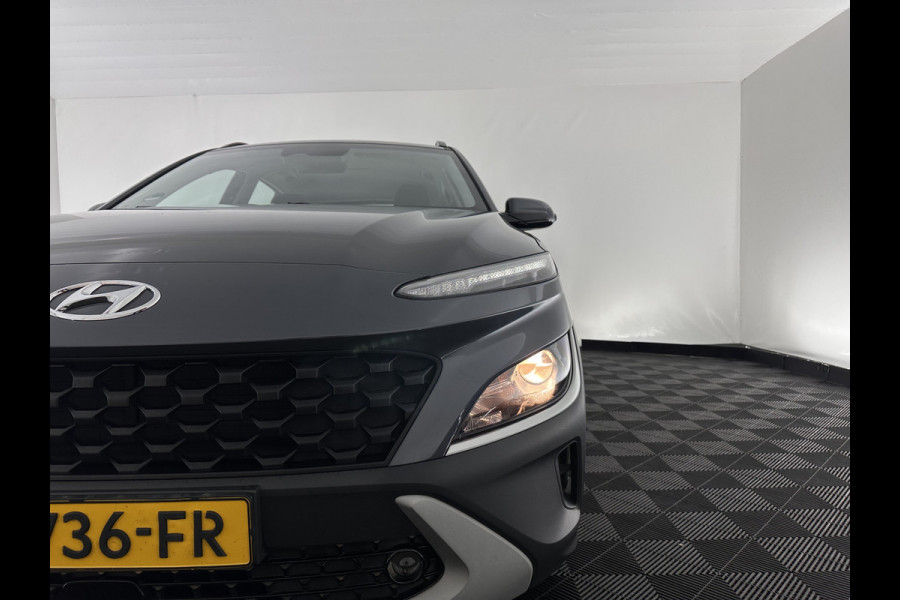 Hyundai Kona 1.6 GDI HEV Comfort Smart (INCL-BTW) Aut. *NAVI-FULLMAP | DIGI-COCKPIT | ADAPTIVE-CRUISE | | KEYLESS | CAMERA | HEAD-UP | SHIFT-PADDLES | DAB | COMFORT-SEATS | 16 "ALU*
