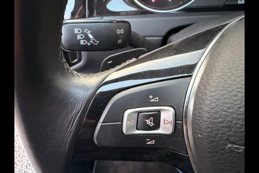 Volkswagen Golf 1.5 TSI Highline 7.5 DSG Join Stoelverw Clima Parkpilot Xenon Front assist