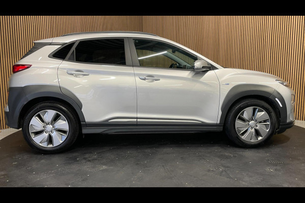 Hyundai Kona EV Fashion 64 kWh|100% SOH|FACELIFT|3-FASE|1/2 LEDER|ACC|NAVI|CAMERA|CARPLAY|STOELVERW|NAVI|ORG.NL|NAP|1e EIG.|IN.BTW