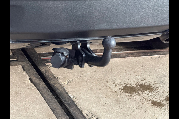 Jeep Renegade 1.4 MultiAir Night Eagle II Limited Automaat | Trekhaak | Navigatie | Adaptive Cruise Control | PDC voor + achter