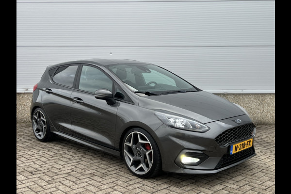 Ford Fiesta 1.5 EcoB. ST DEALERONDERHOUDEN! RECARO! MILLTEK! B&O! WINTERPACK