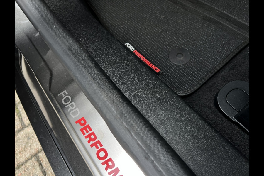 Ford Fiesta 1.5 EcoB. ST DEALERONDERHOUDEN! RECARO! MILLTEK! B&O! WINTERPACK