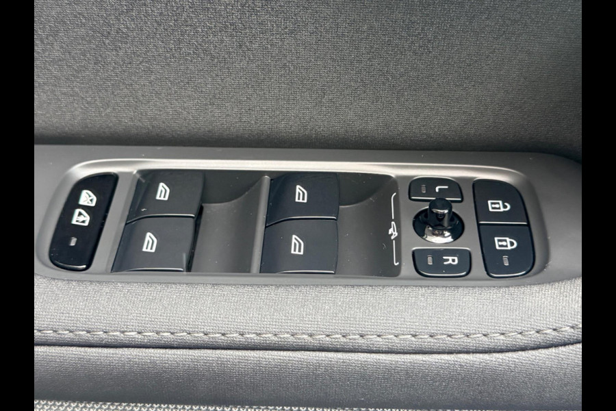 Polestar 2 Long Range Dual Motor 409 pk Launch Edition 78kWh, panoramadak, 20 inch, 1 e eigenaar, NL auto met nap