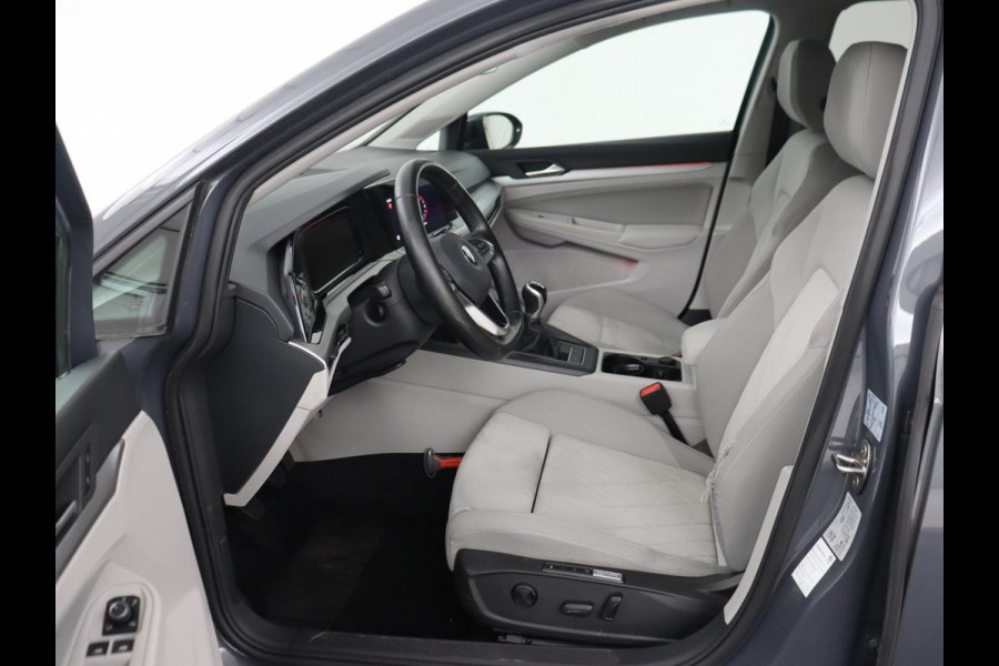 Volkswagen Golf 1.5 TSI Life Business | Matrix LED | Camera | Massage | Carplay | Keyless | Memory | Navigatie | Adaptive cruise | Side Assist | Sfeerverlichting | Climate control