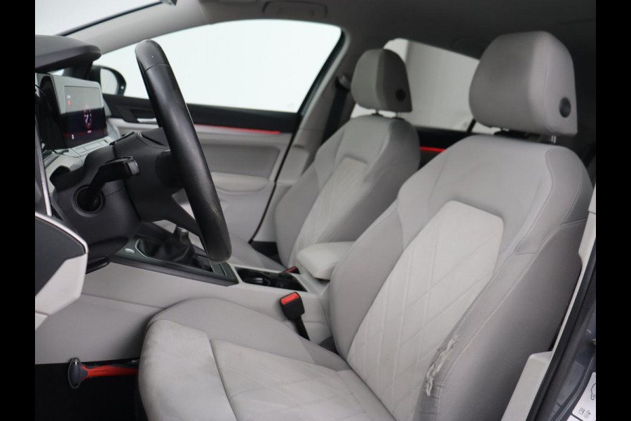 Volkswagen Golf 1.5 TSI Life Business | Matrix LED | Camera | Massage | Carplay | Keyless | Memory | Navigatie | Adaptive cruise | Side Assist | Sfeerverlichting | Climate control
